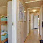 3 Bedroom Beautiful In Casa de Férias