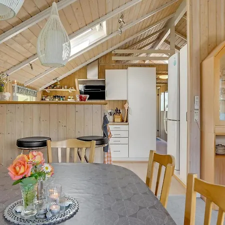 3 Bedroom Beautiful In Hejls