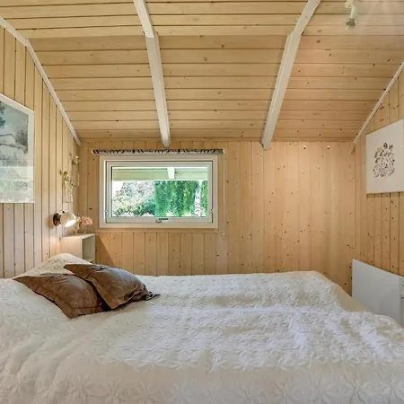 Holiday home 3 Bedroom Beautiful In Hejls