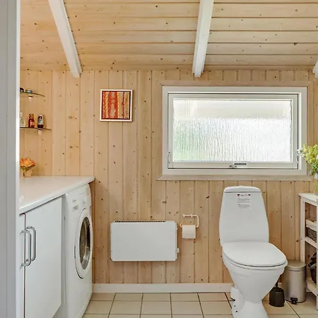 3 Bedroom Beautiful In Hejls