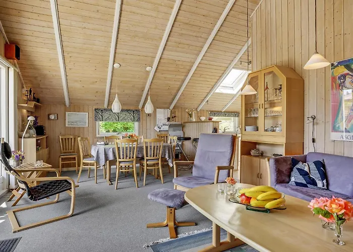 3 Bedroom Beautiful In Hejls