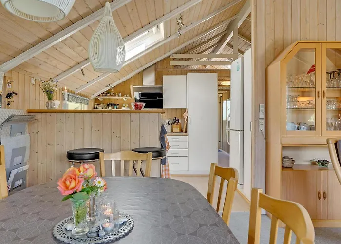 3 Bedroom Beautiful In Hejls