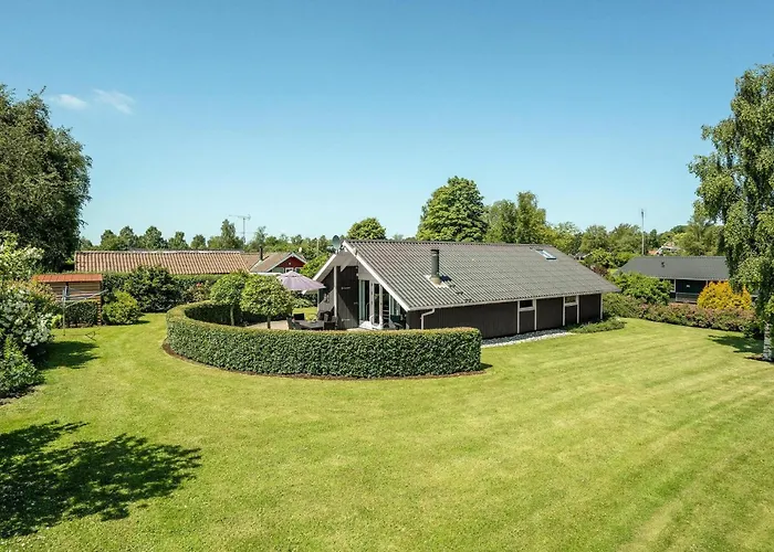 3 Bedroom Beautiful In Holiday home *