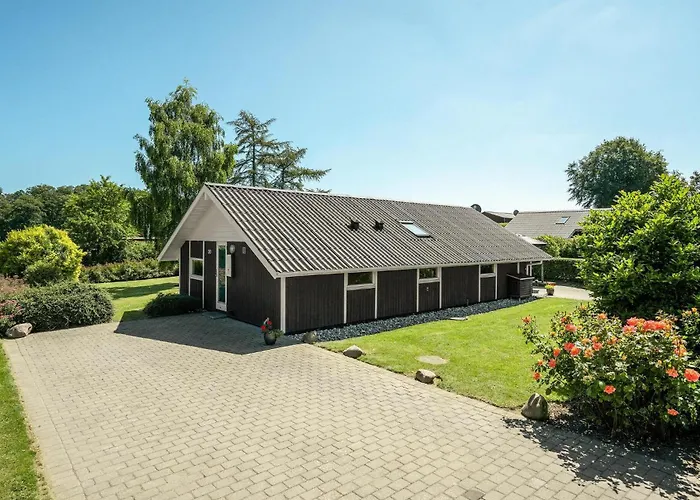 3 Bedroom Beautiful In Hejls