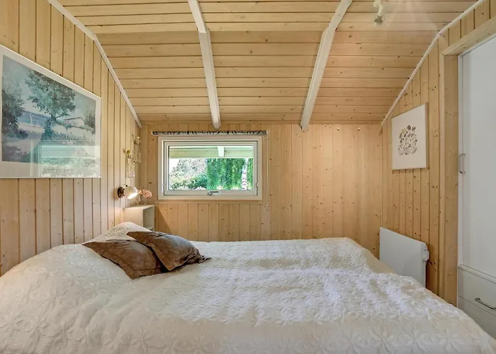 Holiday home 3 Bedroom Beautiful In Hejls