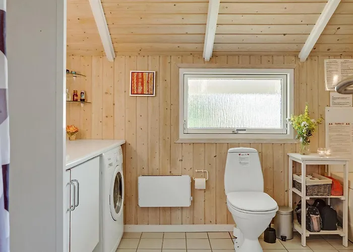 3 Bedroom Beautiful In Hejls